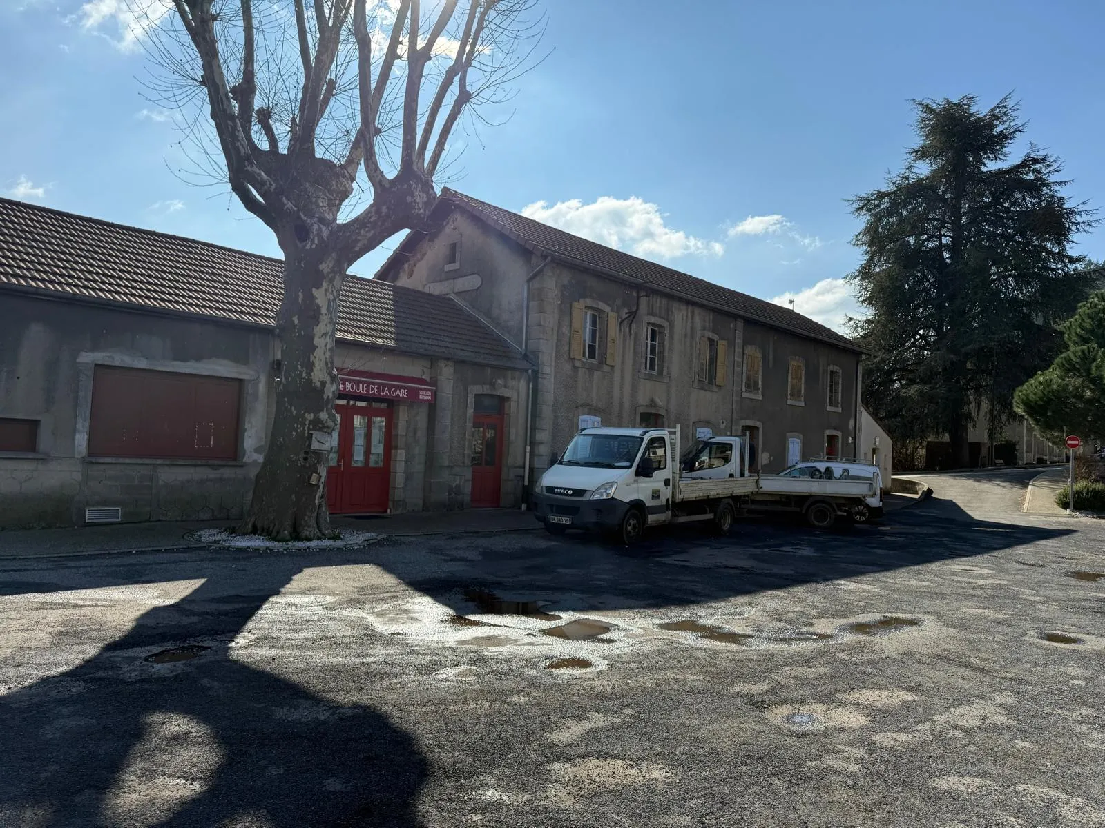 Ancienne gare du Cheylard — façade côté place avant travaux