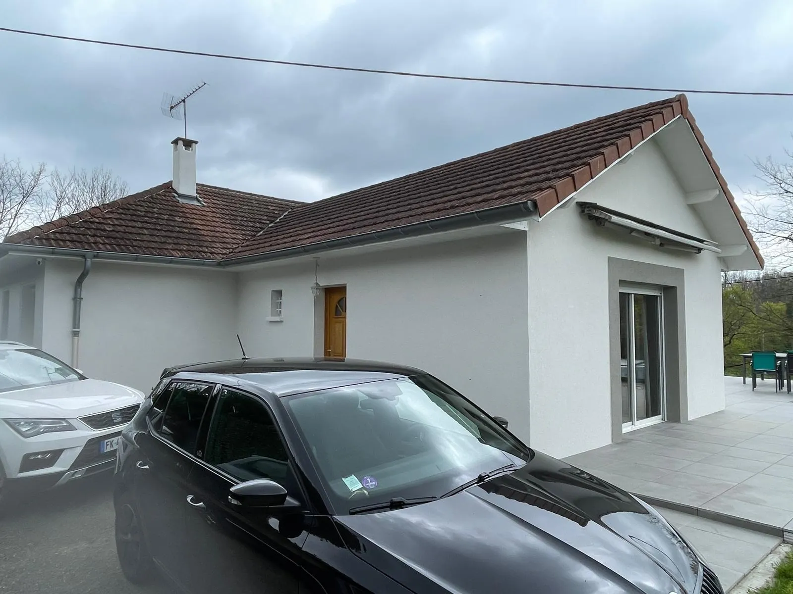 Maison à Vienne — façade avant avec encadrements peints