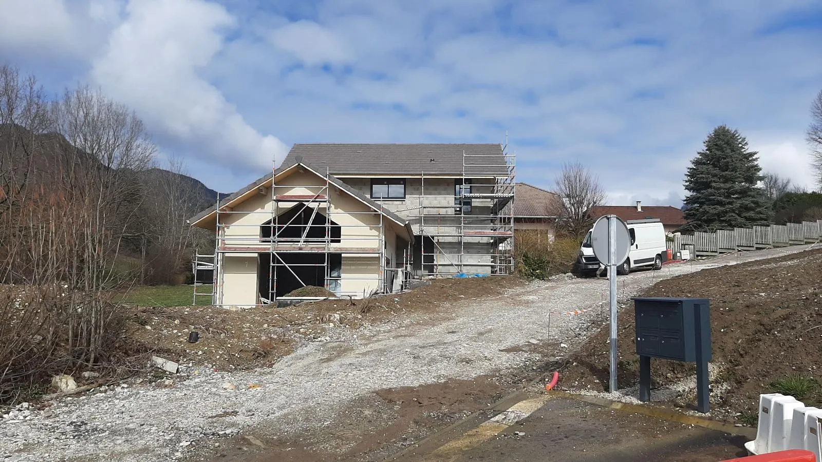 Maison à Annecy — préparation des façades sous échafaudage