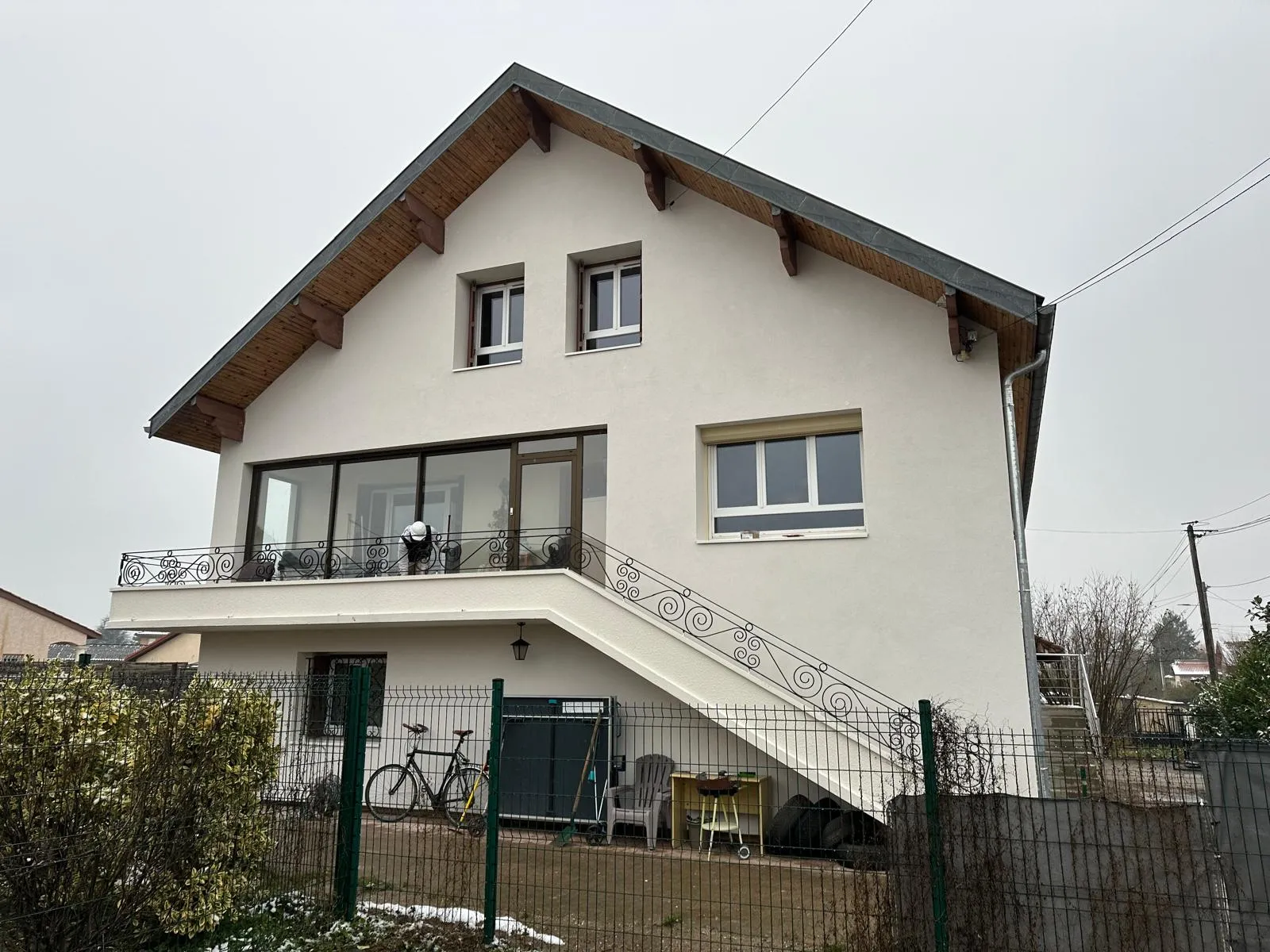 Maison à Bourg-en-Bresse — balcon et façade terminés