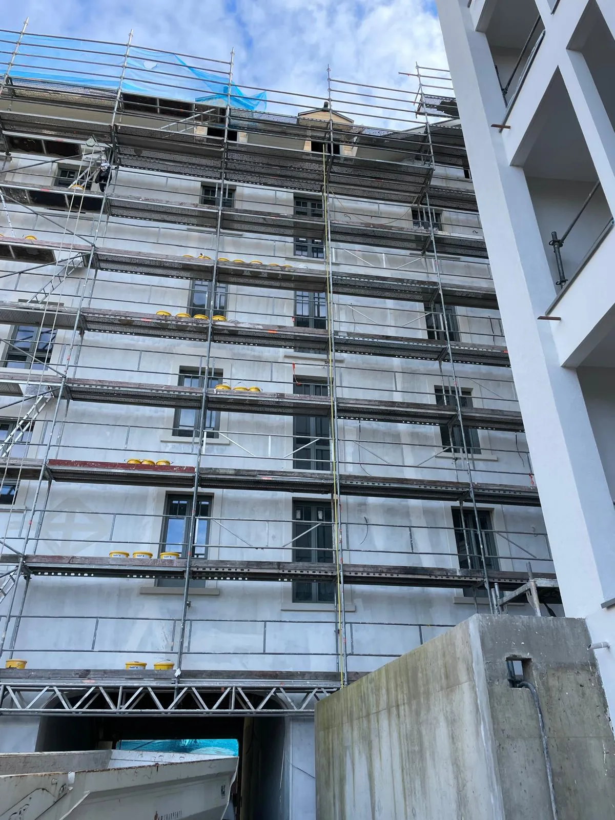 Hôtel Bristol — façade préparée en cours de chantier