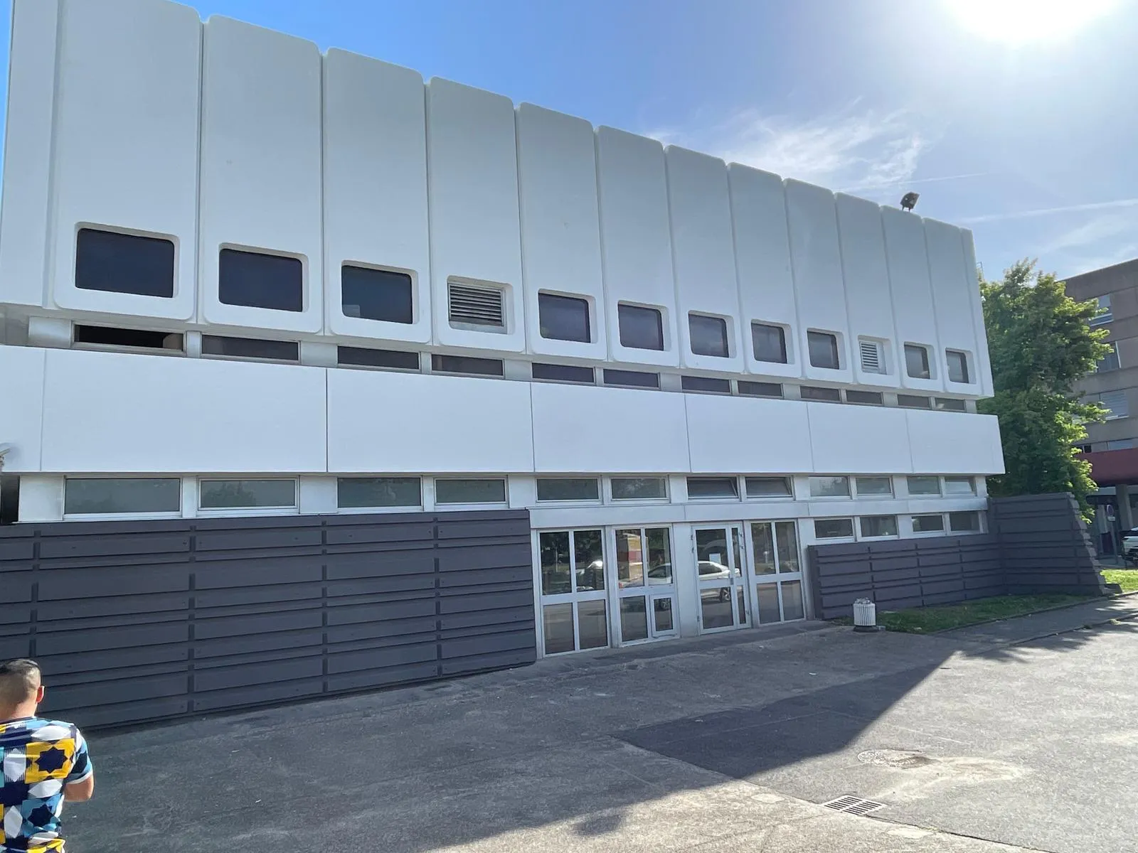 Hôpitaux Drôme Nord — bâtiment à bardage clair terminé