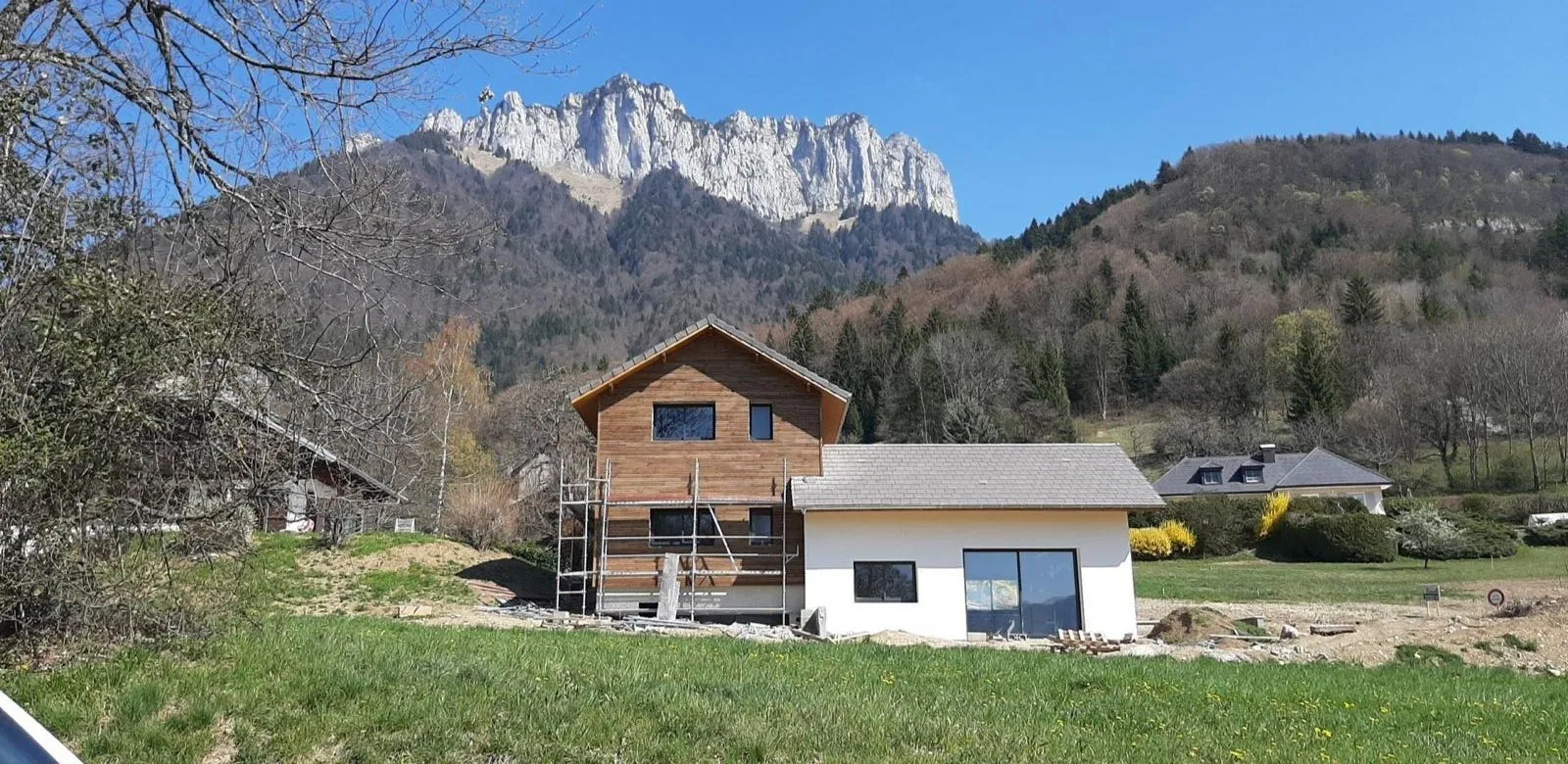Maison des Aravis — façade rénovée