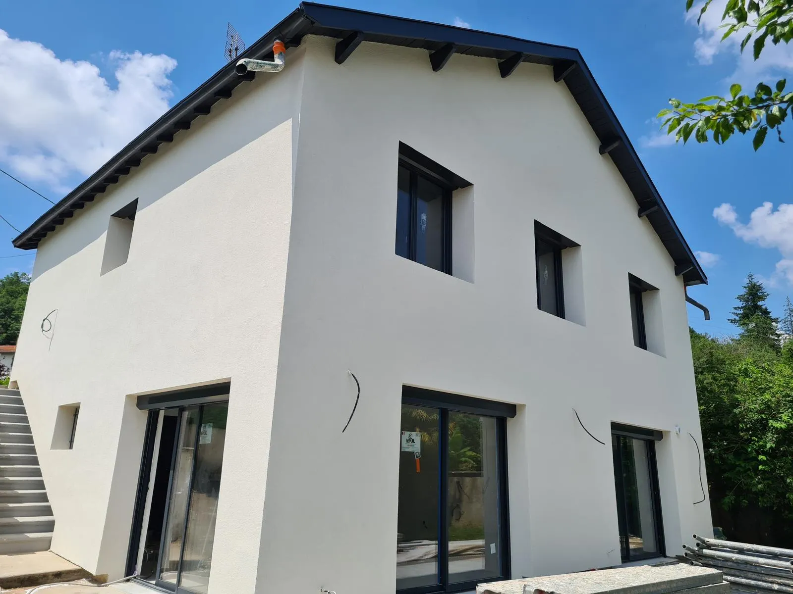 Maison Montchat — façade rénovée