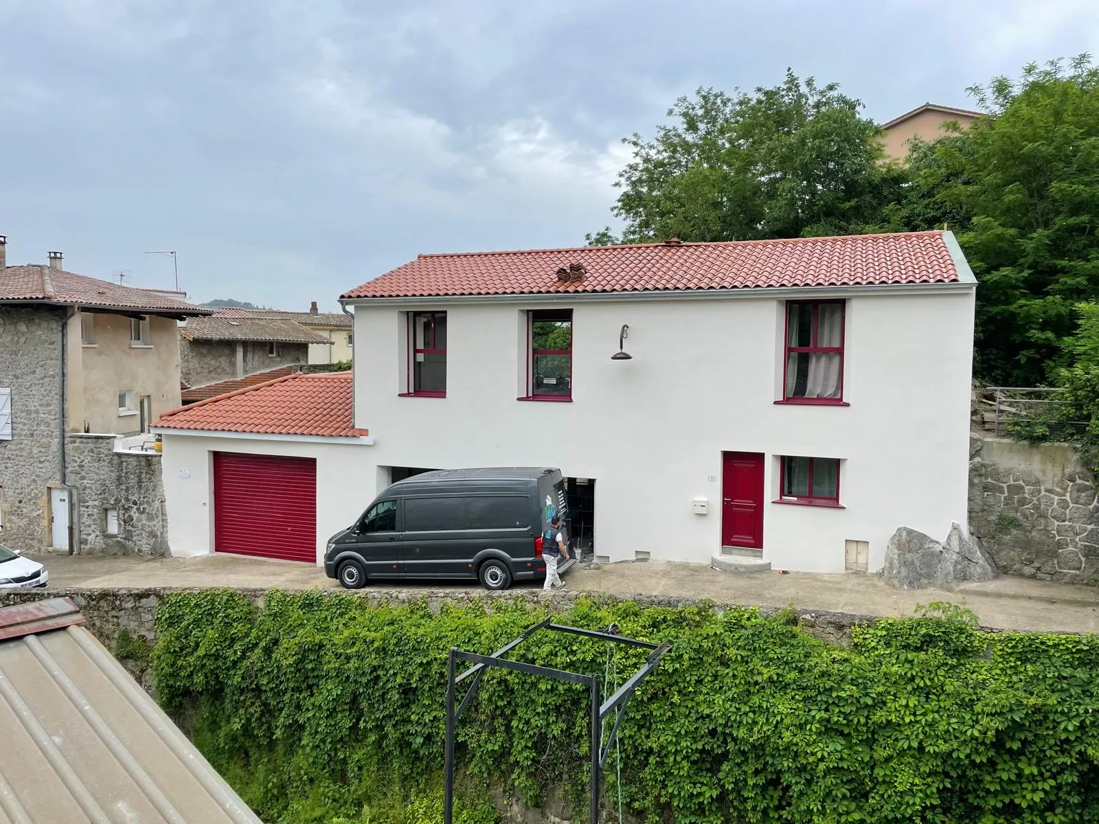 Maison à Vérin — façade rénovée après ITE