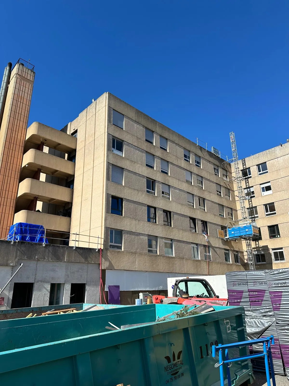 Centre Hospitalier des Collines — façade avant travaux