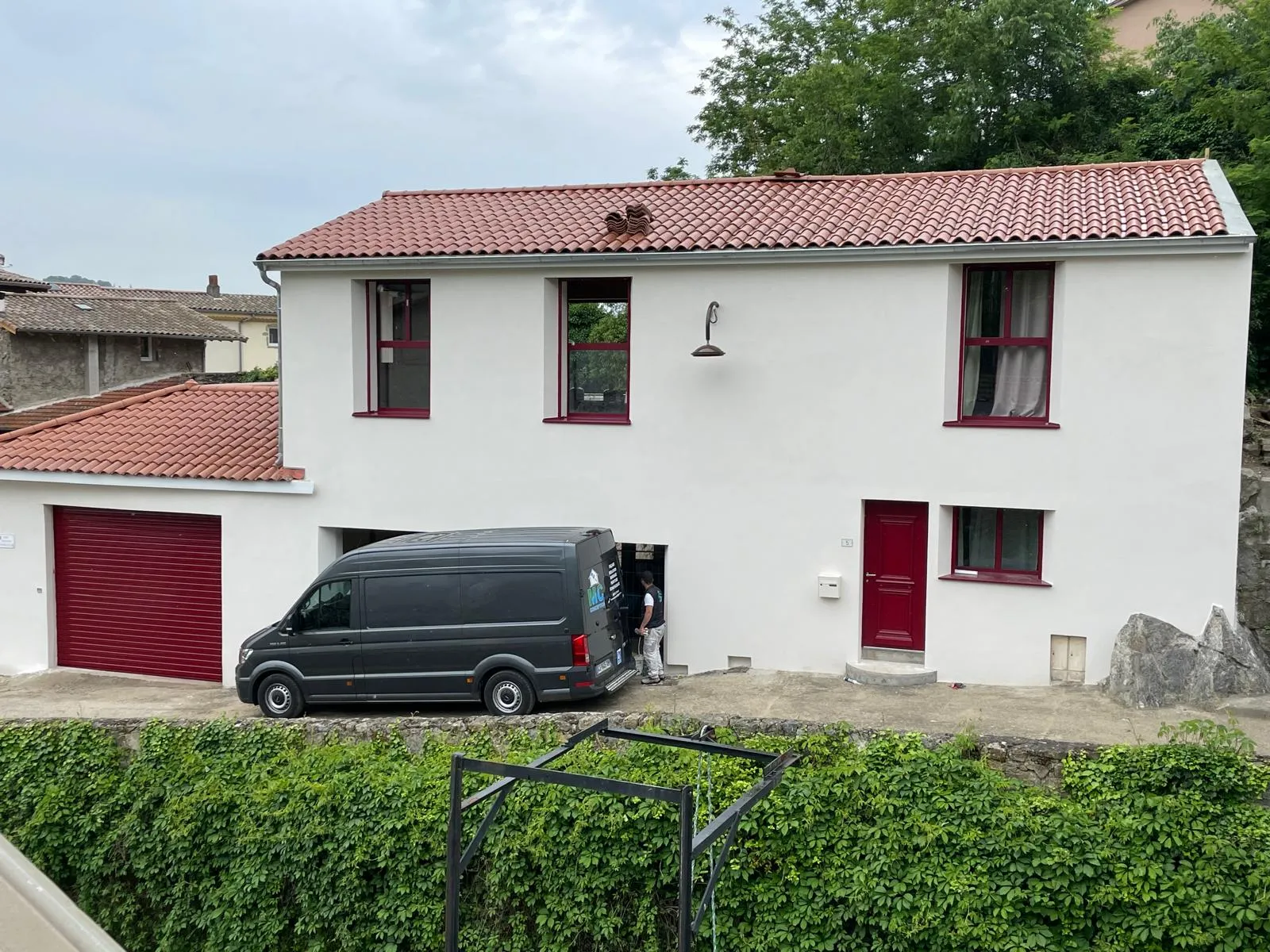 Maison à Vérin — façade après isolation, vue de face