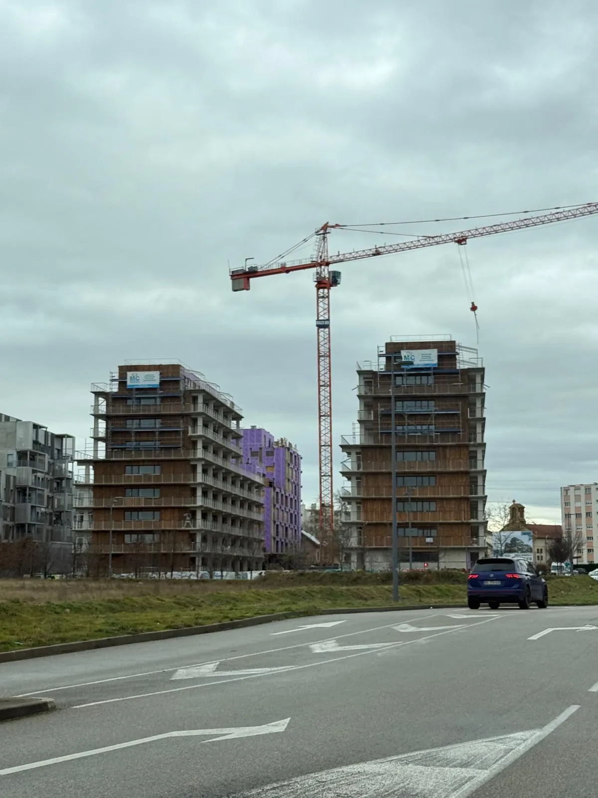 Immeuble à Vénissieux — bâtiments en gros œuvre avant bardage