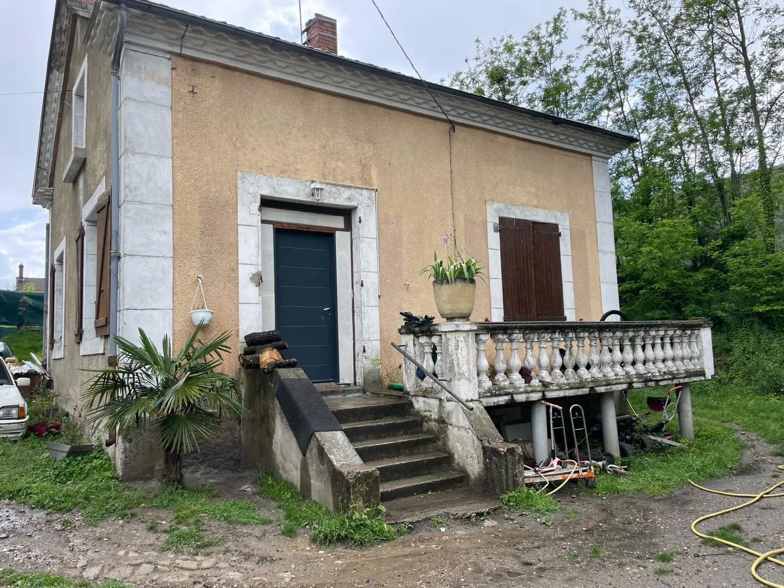 Maison des Châtaigniers — façade avant travaux